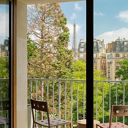 Appart hôtel Edgar - église Paris